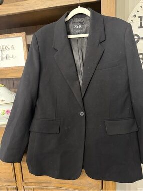 Zara women’s Classic Black Single-Button Blazer